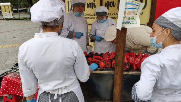 ЂАЧКИ АЈВАР НАЈБОЉИ: Будући кувари победници у Зрењанину