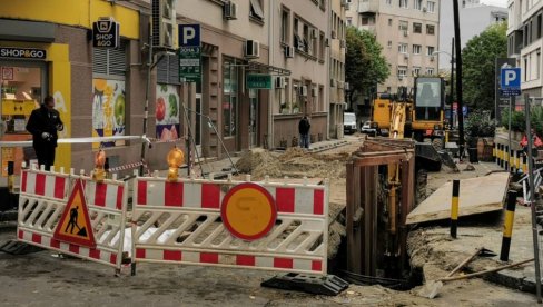 ALEKSANDAR (28) PAO U RUPU DUBOKU 4 METRA Evo kako je došlo do nesreće u kojoj je poginuo radnik, kolege plakale pokušavajući da mu pomognu