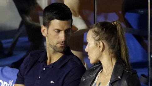 NOVAK POSLE MEČA PRAO SUDOVE: Jelena objavila snimak iz njihove kuhinje - Đoković radi i treću smenu (VIDEO)