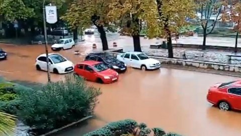 НЕВРЕМЕ ПУСТОШИ РЕГИОН! У Хрватској критично - вода носи све пред собом (ВИДЕО)