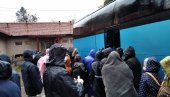 VIŠE OD 400 MIGRANATA PREBAČENO NA JUG SRBIJE: Sprovedena nova akcija dislokacije (FOTO)