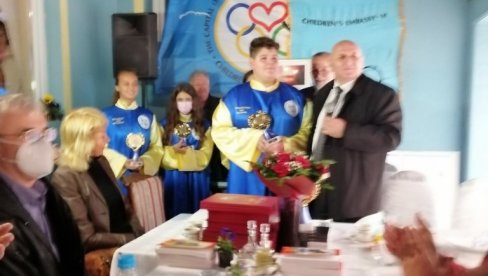 MALIŠANI OSUDILI MRŽNJU: Osnovan prvi Dečji sud na svetu, u Međašima kod Bijeljine MALIŠANI OSUDILI MRŽNJU: Osnovan prvi Dečji sud na svetu, u Međašima kod Bijeljine