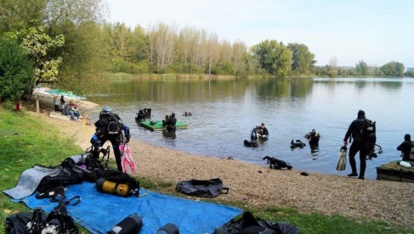 ТАКМИЧЕЊЕ У ПОДВОДНОЈ ФОТОГРАФИЈИ: Рониоци овековечили атрактивни подводни свет Врачевгајског језера (ФОТО)