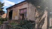 OVO JE KUĆA U KOJOJ JE PRONAĐENO UGLJENISANO TELO: Nakon gašenja požara u Nišu, vatrogasci su zatekli stravičan prizor (FOTO)