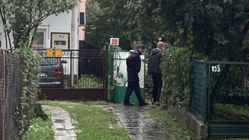 PRVI SNIMAK ISPRED VRTIĆA U KOM JE UMRLA BEBA: Ekipe su na terenu, vrši se uviđaj (FOTO/VIDEO) PRVI SNIMAK ISPRED VRTIĆA U KOM JE UMRLA BEBA: Ekipe su na terenu, vrši se uviđaj (FOTO/VIDEO)