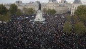 FRANCUZI NA NOGAMA ZBOG ISLAMISTE: Hiljade ljudi na ulicama, masovni protesti nakon jezivog ubistva profesora (FOTO/VIDEO)