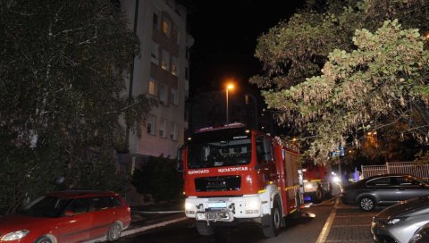 ГОРИ СТАН НА НОВОМ БЕОГРАДУ: Ватрогасци се боре са пожаром