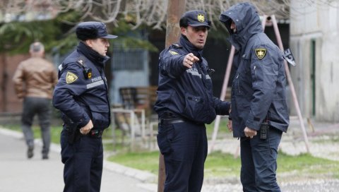 НАОРУЖАНИ МУШКАРАЦ ДРЖИ ТАОЦЕ У БАНЦИ: Полиција у главном граду Грузије, затворена најближа метро станица