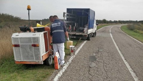 УСПОРЕН САОБРАЋАЈ У ПЛАНДИШТУ: Тешке машине уклањају растиње и обележавају путеве