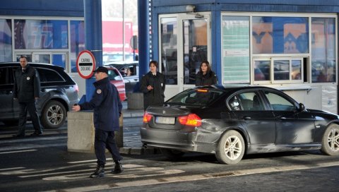 ПУН АУТО ЛАНАЦА ЗА ТЕСТЕРЕ Цариници на Хоргошу спречили несвакидашњи шверц