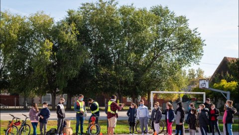 ТРЕНИНГ БЕЗБЕДНЕ ВОЖЊЕ БИЦИКЛИСТА: За безбеднију вожњу у Зрењанину