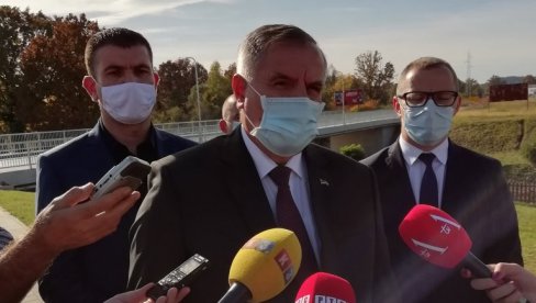 PREMIJER VIŠKOVIĆ NA REKONSTRUISANOM MOSTU NA VIJACI: Vizionarski Prnjavor realizovao višemilionske projekte, uz najavu novih (FOTO)