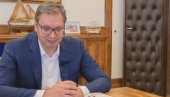 VUČIĆ PRIČA NA NEMAČKOM JEZIKU: Predsednik Srbije uz govor Angele Merkel uči nove fraze (VIDEO)