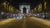 ЗБОГ ПРЕТЊЕ БОМБОМ: Евакуисана Јелисејска поља, затворен метро, близу Ајфеловог торња пронађена торба ЗБОГ ПРЕТЊЕ БОМБОМ: Евакуисана Јелисејска поља, затворен метро, близу Ајфеловог торња пронађена торба