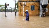 MOLAVE RUŠI SVE PRED SOBOM: Najmanje 25 mrtvih, 50.000 ljudi ostalo bez domova (FOTO/VIDEO)