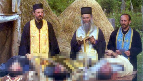 OBJAVLJENA FOTOGRAFIJA: Amfilohije 1999. tražio tela ubijenih Srba na Kosovu (FOTO)