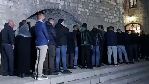 STOTINE VERNIKA ČEKA DA SE OPROSTI OD AMFILOHIJA: Mitropolitovo telo preneto na Cetinje, sutra zaupokojena liturgija (VIDEO)