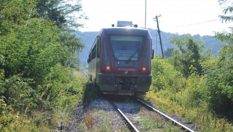 ТРАГЕДИЈА НА ПРУЗИ КОД РАШКЕ: Воз налетео на човека, преминуо на лицу места