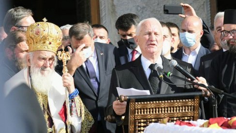 DODIK PLAČE DOK BEĆKOVIĆ GOVORI: Reči velikog srpskog pesnika odjekuju Podgoricom (FOTO)