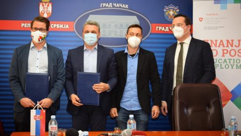 PRAKSA, PA POSAO ZA 50 MLADIH: Čačak i Švajcarska ambasada zajedno finansiraju projekat pod nazivom Znanjem do posla PRAKSA, PA POSAO ZA 50 MLADIH: Čačak i Švajcarska ambasada zajedno finansiraju projekat pod nazivom Znanjem do posla