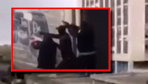 ФРАНЦУСКА СЕ ПРЕТВАРА У БОЈНО ПОЉЕ: Сцене као са Блиског истока, градом одјекују пуцњава и експлозије (ВИДЕО) ФРАНЦУСКА СЕ ПРЕТВАРА У БОЈНО ПОЉЕ: Сцене као са Блиског истока, градом одјекују пуцњава и експлозије (ВИДЕО)