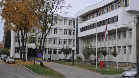 LAŽNA DOJAVA O BOMBI: Evakuisan Osnovni sud u Kraljevu LAŽNA DOJAVA O BOMBI: Evakuisan Osnovni sud u Kraljevu