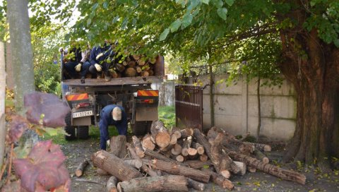 ОГРЕВ СОЦИЈАЛНО УГРОЖЕНИМ ПОРОДИЦАМА У СВИЛАЈНЦУ