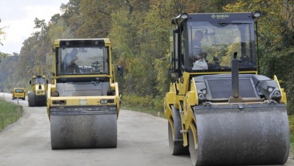 НОВИ АСФАЛТ У КРАГУЈЕВЦУ: Почели радови код зграде Хитне помоћи