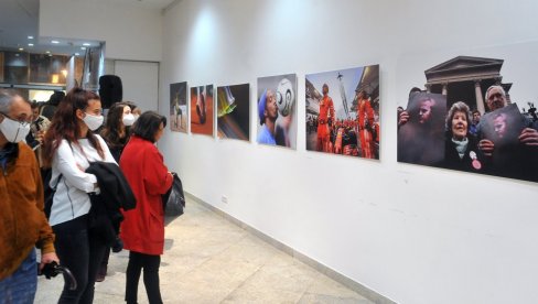 ZDRAVO, BRATE! PRED PUBLIKOM: U galeriji Progres izložba fotografija preminulog Srđana Sukija Sulejmanovića