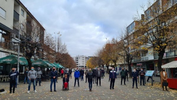 ПОДРШКА КОЛЕГАМА НА ЈУГУ: Протест угоститеља у Беранама