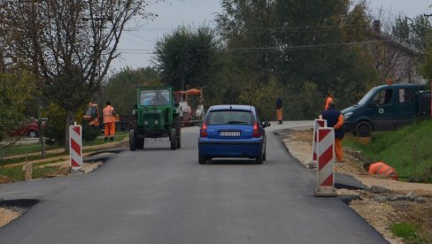 NOVO LICE GLAVNE ULICE U PAVLIŠU: Rekonstruisano preko dva kilometra asfaltnog puta