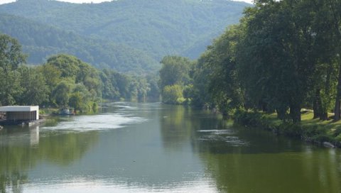 КРЕНУЛИ ДА ПРИВЕЖУ СКЕЛУ ПА УПАЛИ У РЕКУ: Детаљи несреће на Западној Морави, трага се за мушкарцем (70)