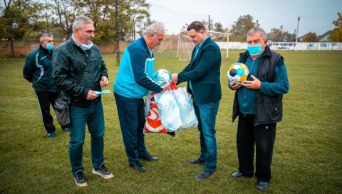 ДОНАЦИЈА ФК „КОРДУН“ У КЉАЈИЋЕВУ: Град Сомбор улаже у рад спортских клубова