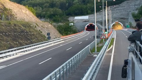 УДЕС У ГРДЕЛИЧКОЈ КЛИСУРИ: Страдао мушкарац чије је возило ударило у камион