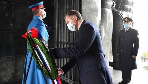 ODBRANILI STE ČAST I SLOBODU SRPSKOG NARODA: Ministar Stefanović položio venac na spomenik Neznanom junaku povodom Dana primirja