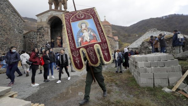 ВРАЋАЈУ СЕ НА ВЕКОВНА ОГЊИШТА: Више од 47.000 избеглица сигло у Нагорно Карабах