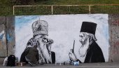 VLADIKA AMFILOHIJE I PATRIJARH PAVLE KRASE ZID U MIRIJEVU: Mural sa likovima dvojice velikana osvanuo u ovom beogradskom naselju (FOTO)