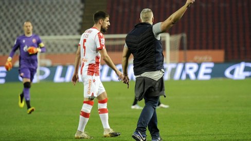 SKANDAL NA MARAKANI: Navijači upali na stadion, Šavija došao do klupe (FOTO)