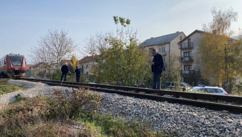 STANJE DEVOJKE KOJU JE UDARIO VOZ U NIŠU: Višestruke povrede, lekari se bore da joj spasu život STANJE DEVOJKE KOJU JE UDARIO VOZ U NIŠU: Višestruke povrede, lekari se bore da joj spasu život