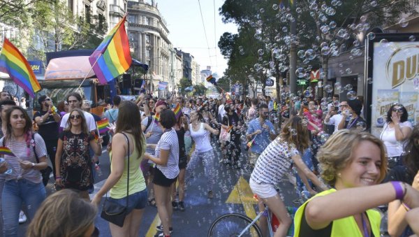 НИЈЕ ГЕЈ БРАК, АЛИ СЕ РЕГИСТРУЈУ КОД МАТИЧАРА: Ево шта значи најава министарке Чомић о истополним партнерствима