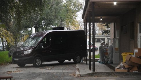 SANDUK ODVEZEN IZ VMC KARABURMA: Upokojenog Irineja prebacuju u Sabornu crkvu (FOTO/VIDEO)