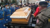 ПОГЛЕДАЈТЕ ТРЕНУТАК КАДА ОДВОЗЕ ПАТРИЈАРХА: Иринејево тело из Саборне цркве изнела Гарда Војске Србије (ФОТО/ВИДЕО)