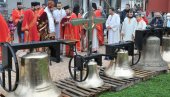 ОСВЕШТАНИ КРСТ И ЗВОНА: Свечаност у порти храма Светог Саве у Краљеву (ФОТО)