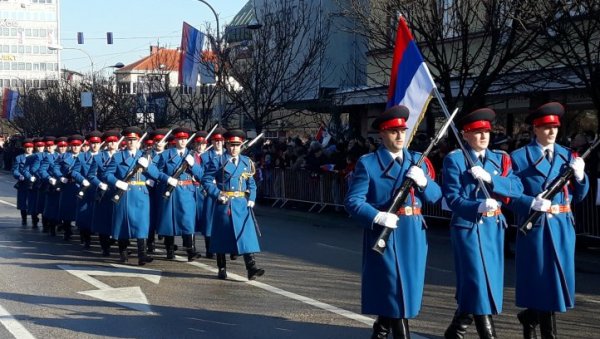 СЕДНИЦА ОДБОРА ЗА ПРОСЛАВУ 9. ЈАНУАРА: На Дан Републике свечана академија и дефиле