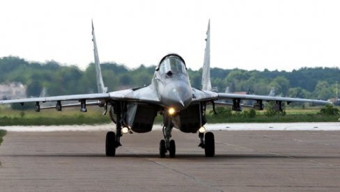 PIJANI VOJNIK SE KOLIMA ZAKUCAO U MIG 29: Avion uništen, njega hitno prebacili u bolnicu u Kijevskoj oblasti (FOTO)