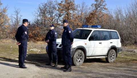 ТЕШКА САОБРАЋАЈКА КОД ЗВЕЧАНА: Возач пежоа  прешао у супротну траку, погинуо на месту несреће