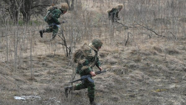 ОБУКА БУДУЋИХ ПОДОФИЦИРА ВОЈСКЕ СРБИЈЕ: Теренско и теоријско усавршавање на полигону Пескови