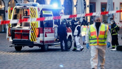 KOLIMA ULETEO U GOMILU LJUDI, MEĐU POVREĐENIMA I DETE: Dramatične scene u Nemačkoj, vozač odmah priveden