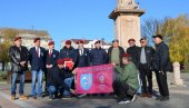 ZASTAVA 63. PADOBRANSKE NA PUTU OKO SVETA: Znamenje elitne jedinice stiglo u Vršac, veterani oduševljeni inicijativom (FOTO)