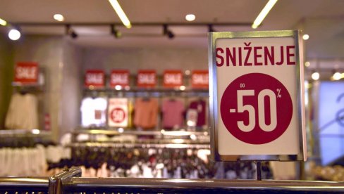 ЗА КУПЦЕ ЦРНИ ПЕТАК И ВЕЛИКИ ПОПУСТИ: Трговци снизили цене и више од 50%, стручњаци пронашли трик